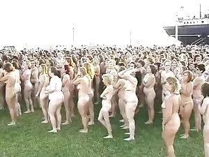 Anonyme Orgie in ein ...